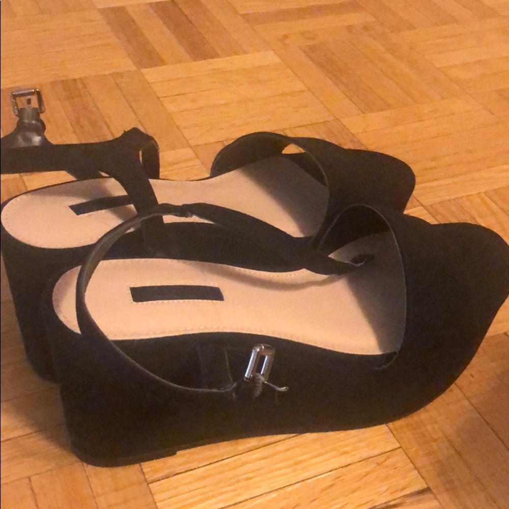 FOREVER 21 sandals size 7